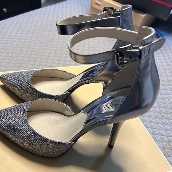 💎 Michael Kors Brena Ankle Strap Pumps - Picture 3 of 8